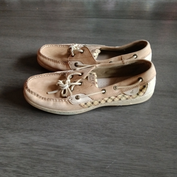 Sperry Beige Boat Shoes. Size 9.5. like new - Picture 4 of 6